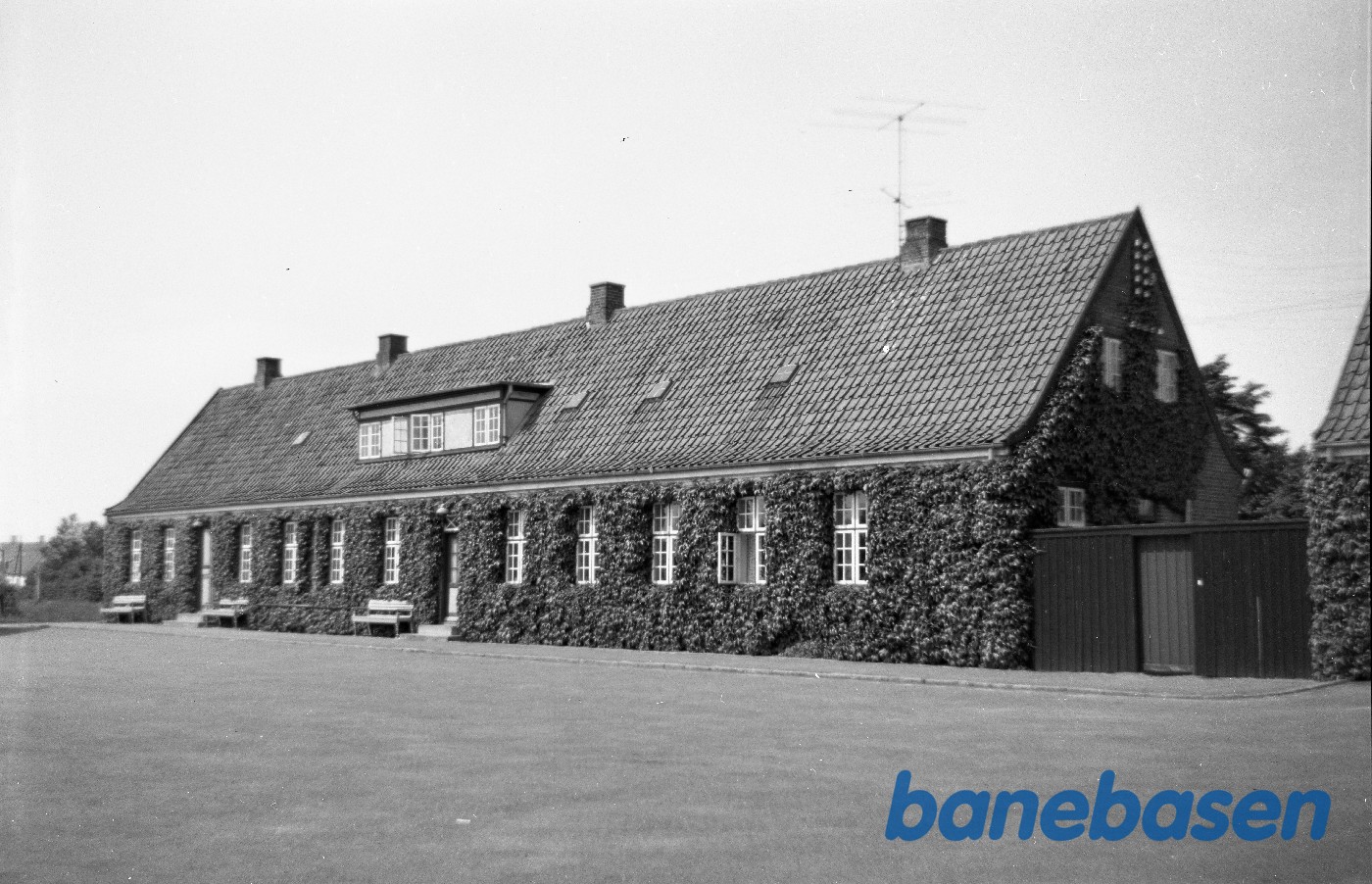 Tisvildeleje station, gadeside Tisvildeleje station, gadeside