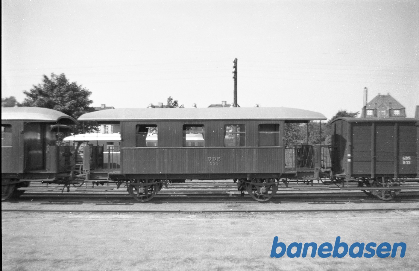 Personvogn GDS C 33 på Hillerød station Personvogn GDS C 33 på Hillerød station