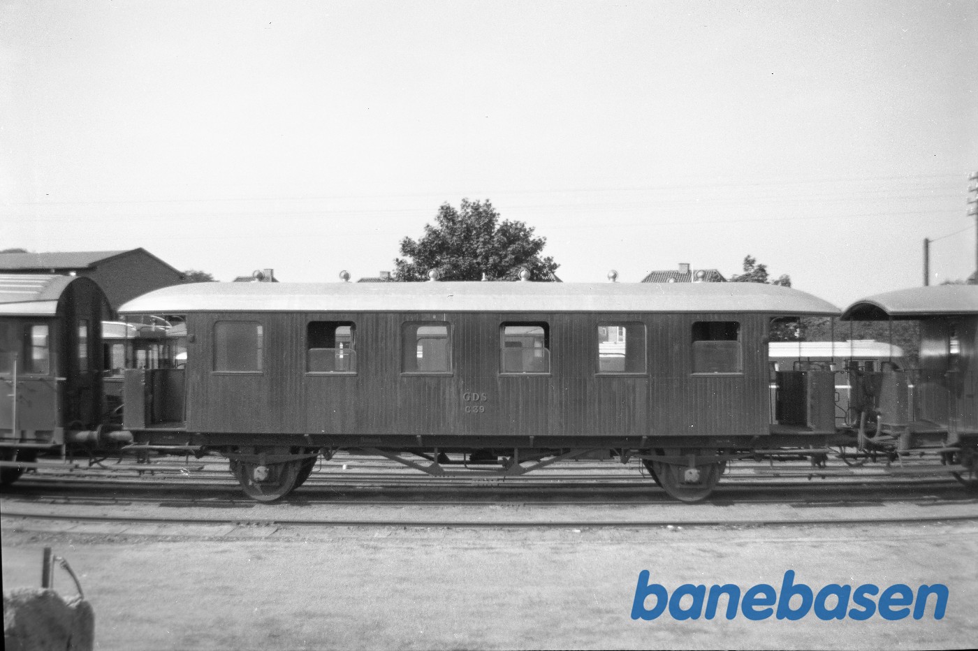 Personvogn GDS C 39 på Hillerød station Personvogn GDS C 39 på Hillerød station