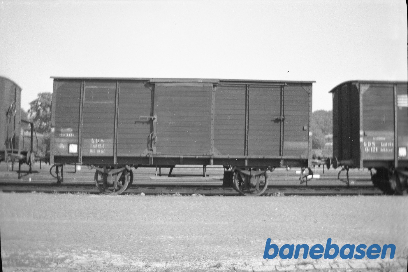 Lukket godsvogn GDS QC 126 på Hillerød station Lukket godsvogn GDS QC 126 på Hillerød station