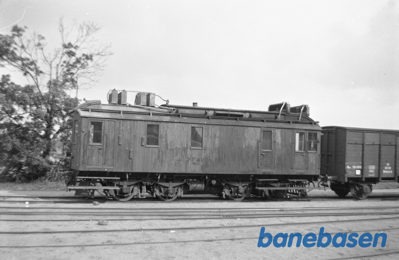Diesellokomotiv NPMB No 6 med godstog på Præstø station Diesellokomotiv NPMB No 6 med godstog på Præstø station