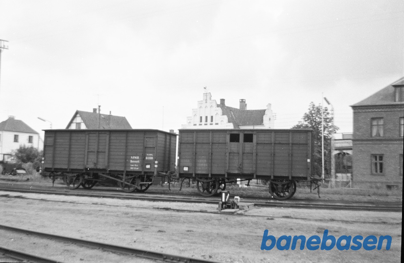 Godsvogne NPMB Q 100 + Q 143 på Præstø station Godsvogne NPMB Q 100 + Q 143 på Præstø station