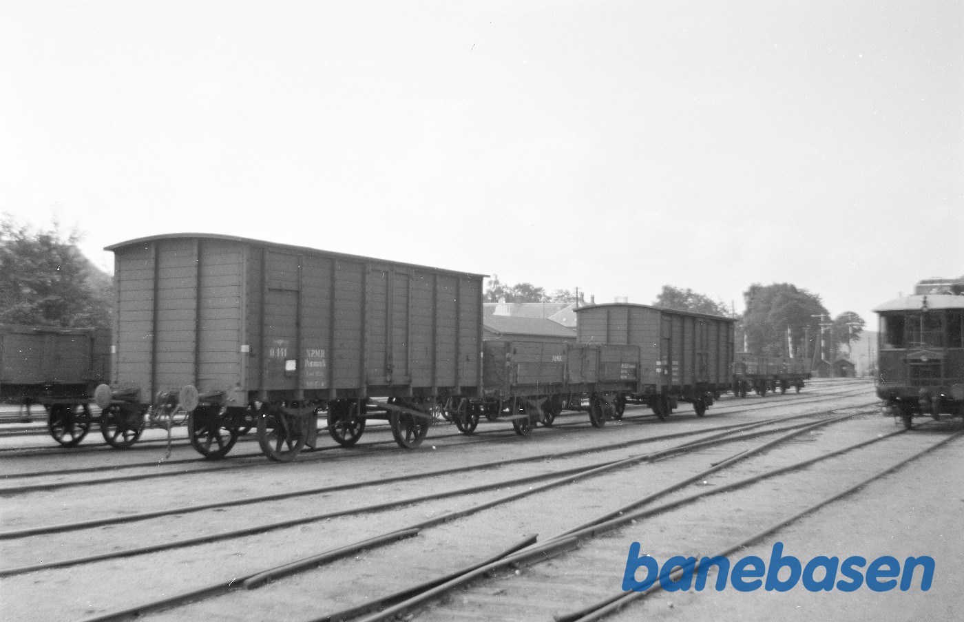 Godsvogne NPMB Q 141 + PF 151 + Q 99 på Præstø station Godsvogne NPMB Q 141 + PF 151 + Q 99 på Præstø station