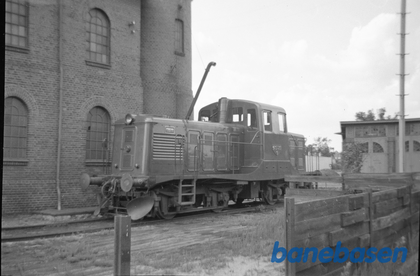 Diesellokomotiv ØSJS M9 på Køge station Diesellokomotiv ØSJS M9 på Køge station