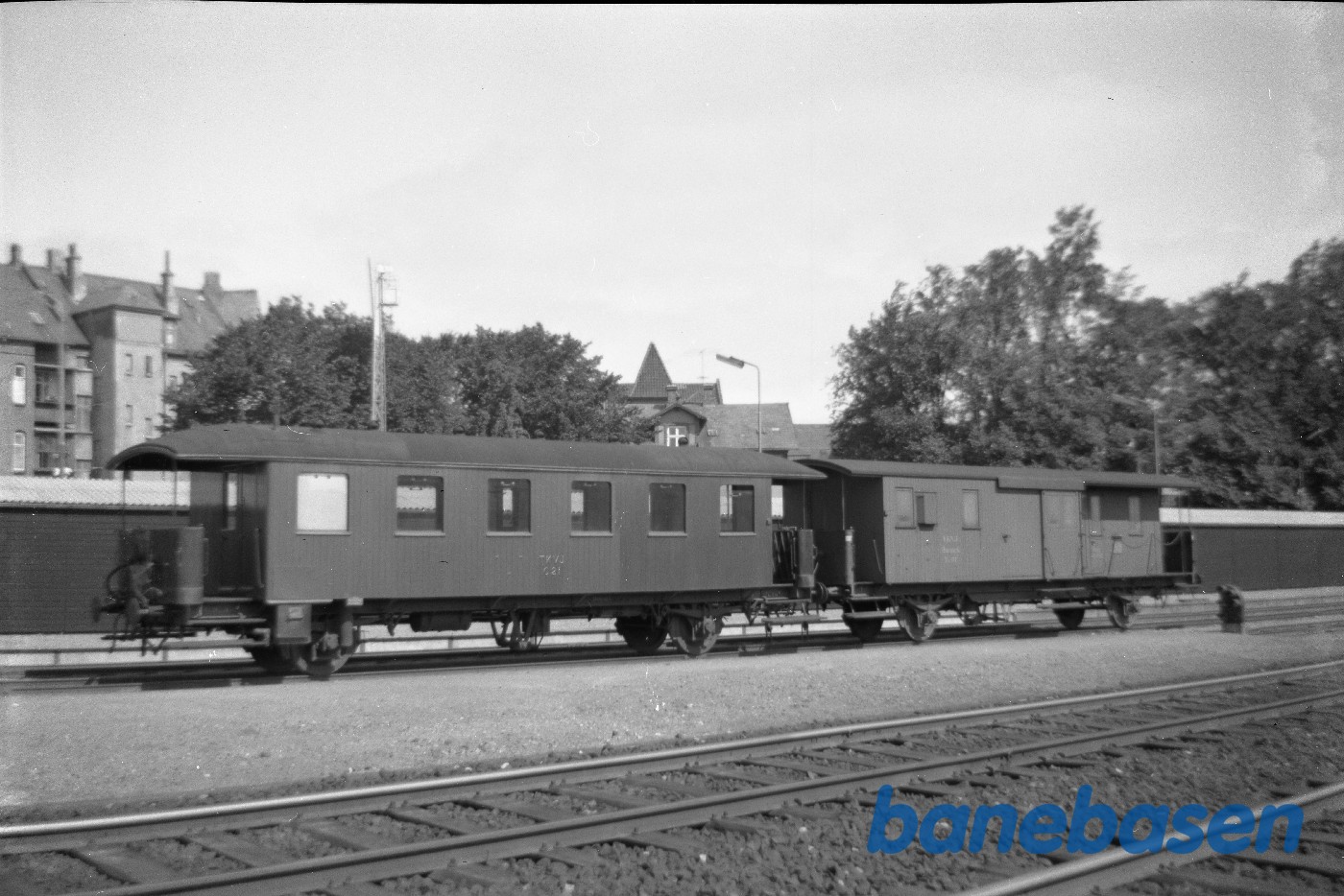 TKVJ personvogn og pakvogn på Kolding station TKVJ personvogn og pakvogn på Kolding station