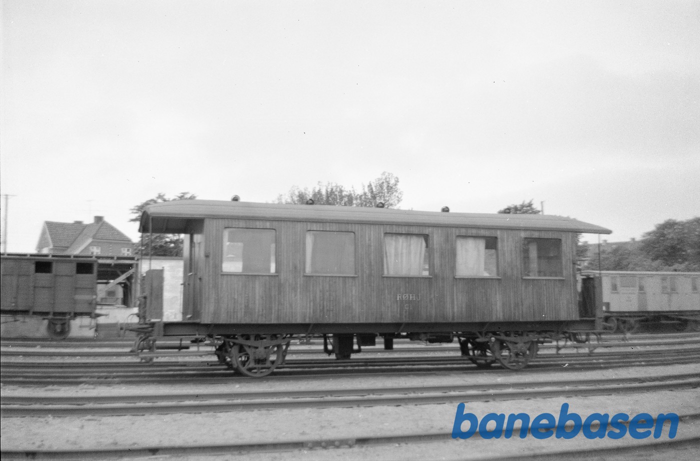 Personvogn RØHJ C 1 på Ringkøbing station Personvogn RØHJ C 1 på Ringkøbing station