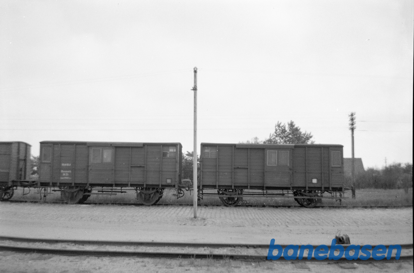 Rejsegodsvogne RØHJ H 21 + H 22 på Holstebro station Rejsegodsvogne RØHJ H 21 + H 22 på Holstebro station