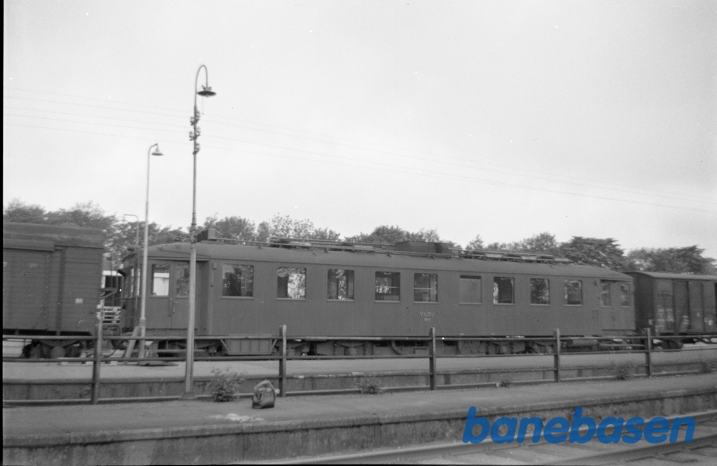 Motorvogn VLTJ M 4 rangerer på Vemb station Motorvogn VLTJ M 4 rangerer på Vemb station