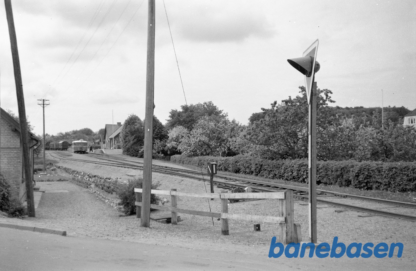 Bælum station med skinnebus . Bælum station med skinnebus .