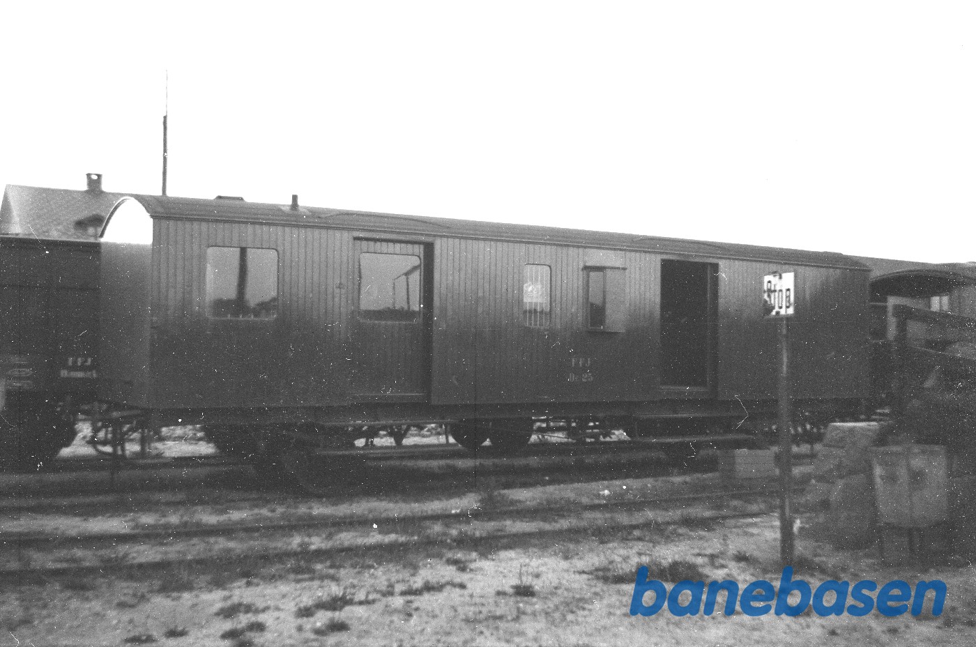 Rejsegodsvogn FFJ DE 25 på Aalborg station Rejsegodsvogn FFJ DE 25 på Aalborg station