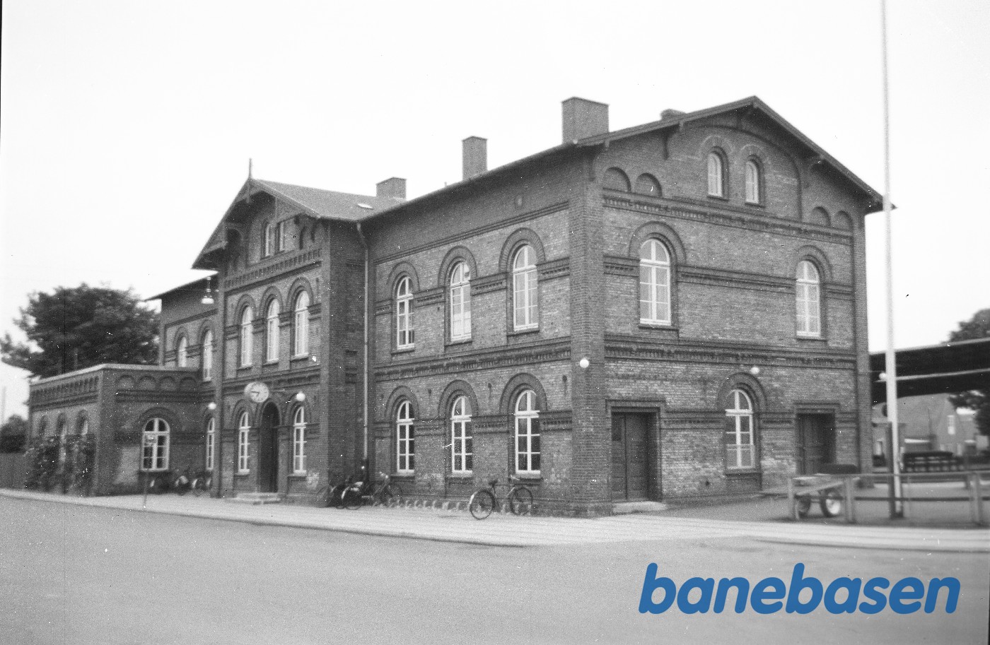 Tønder H station, gadeside Tønder H station, gadeside