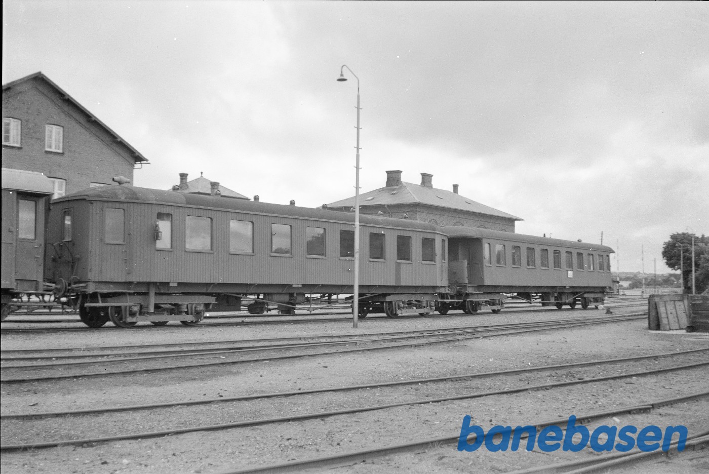 DSB CMMP 2413 (tv.) + CMMP 2411 på Faaborg station DSB CMMP 2413 (tv.) + CMMP 2411 på Faaborg station