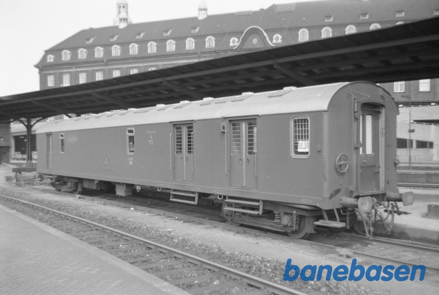 Postvogn DSB DD 5211 på København H Postvogn DSB DD 5211 på København H