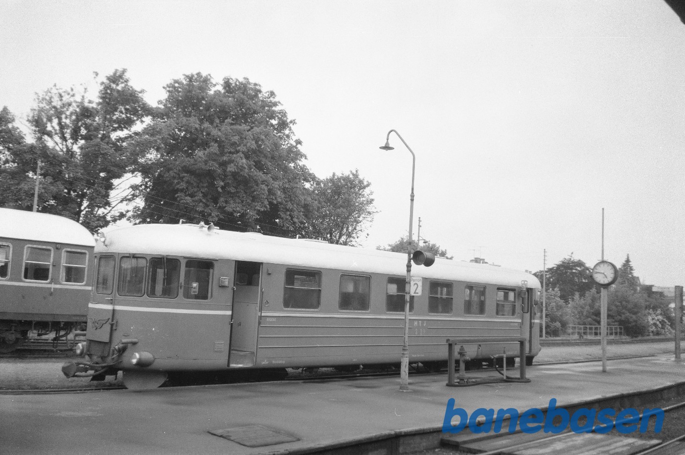 Skinnebus HTJ S 29 på Holbæk station. Klar til afgang mod Tølløse Skinnebus HTJ S 29 på Holbæk station. Klar til afgang mod Tølløse