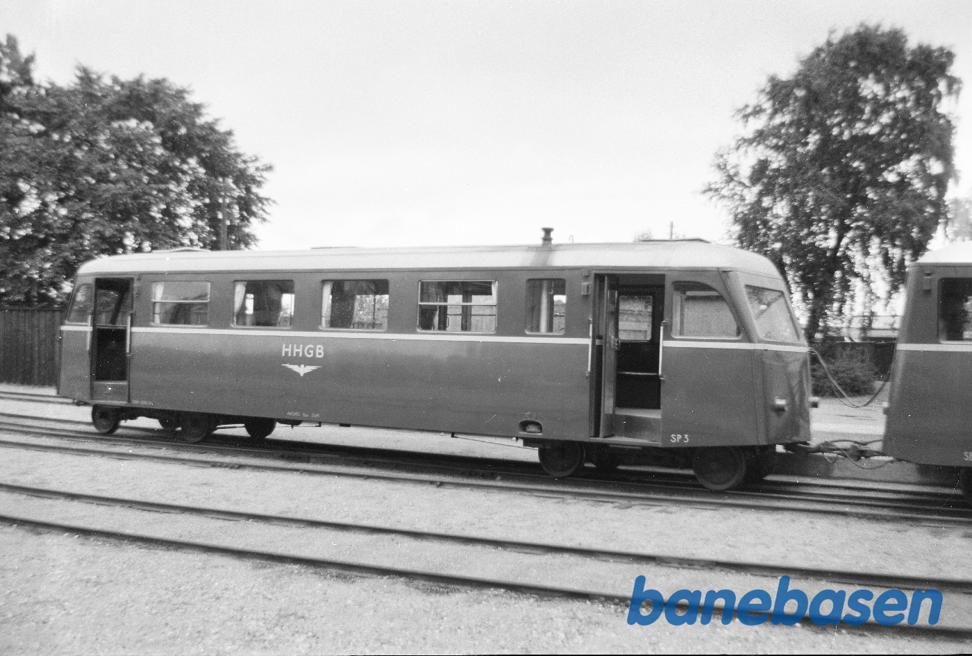 Skinnebus-bivogn HHGB SP 3 på Grønnehave station Skinnebus-bivogn HHGB SP 3 på Grønnehave station