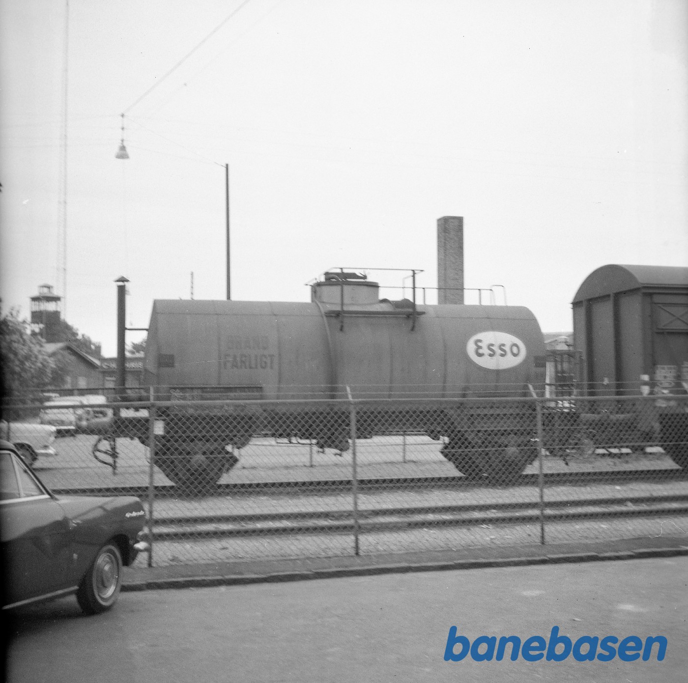 SJ ESSO-tankvogn på Amagerbro station SJ ESSO-tankvogn på Amagerbro station