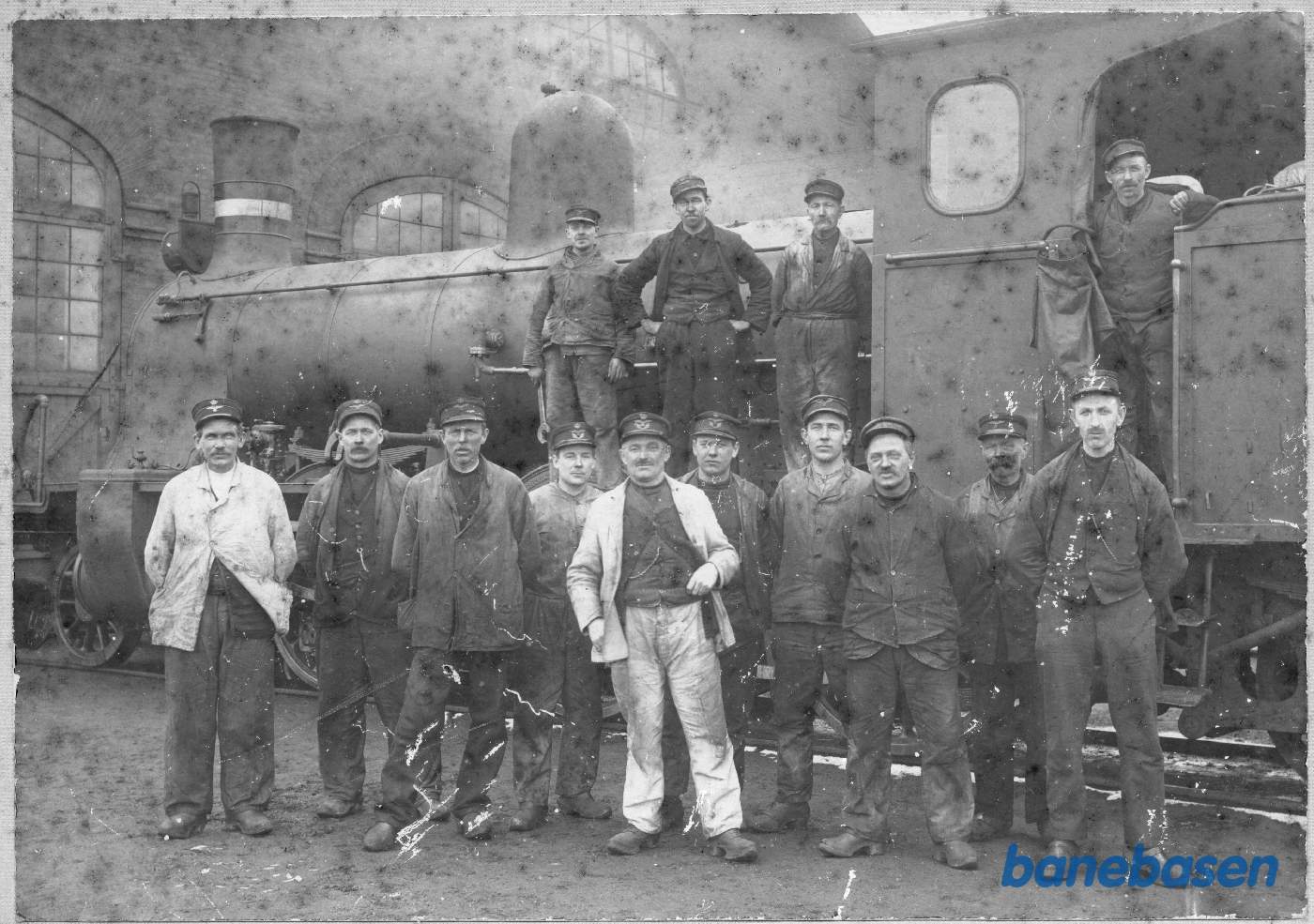 D-maskine og værkstedspersonale