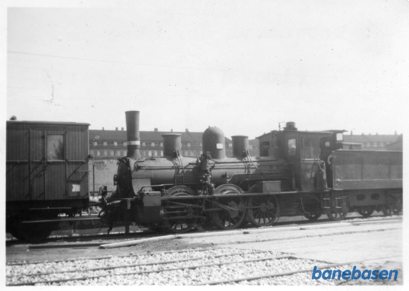 G-maskine med skærm på tenderen aht. baglænskørsel på Slangerupbanen