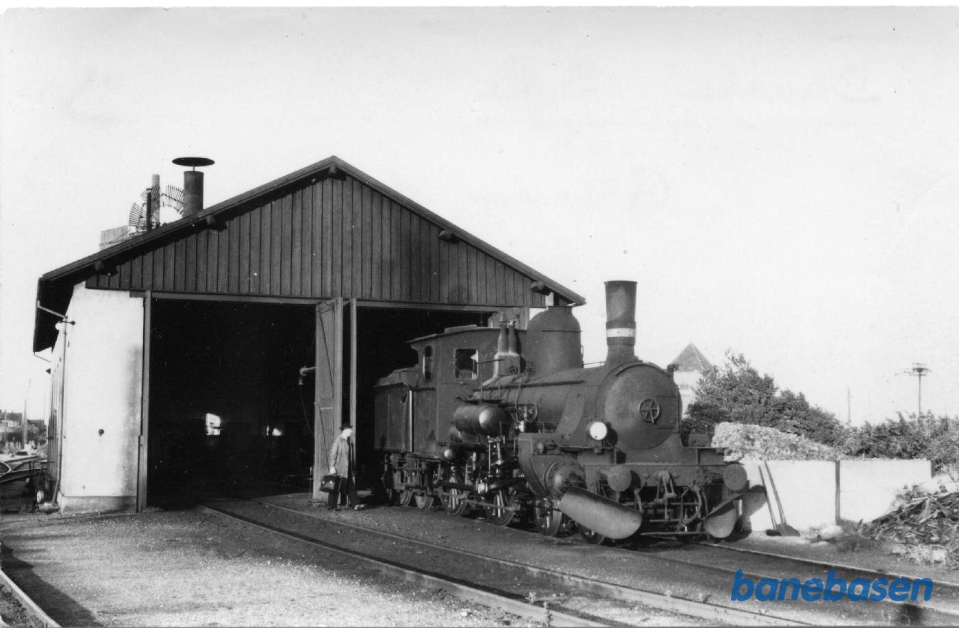 K-maskine ved remisen og kulgården