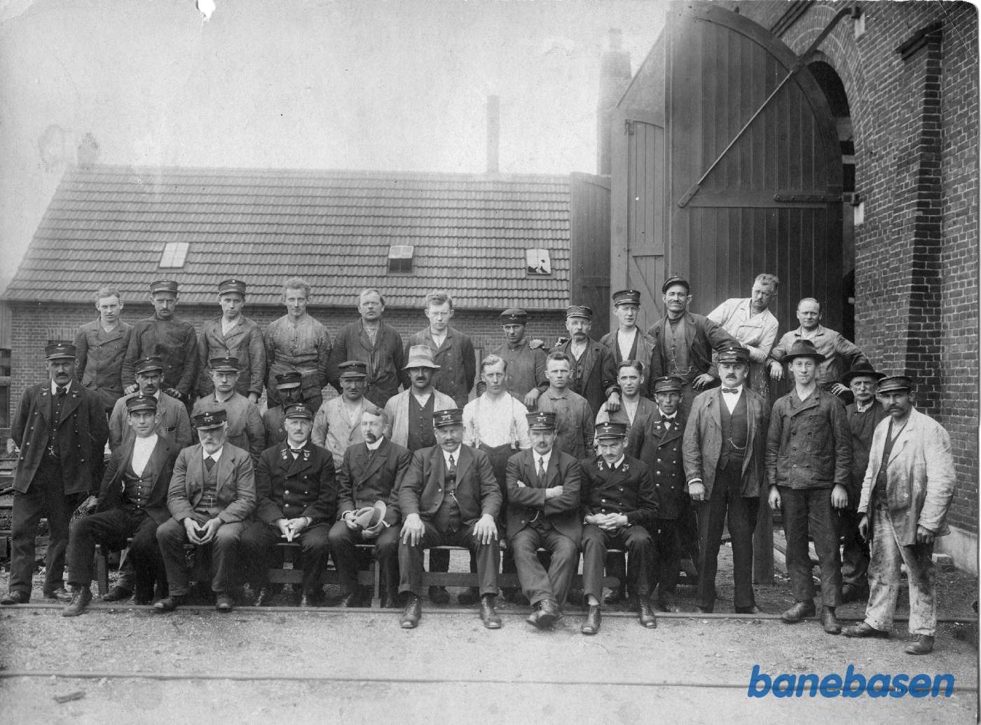 Personale foran KSBs remiser