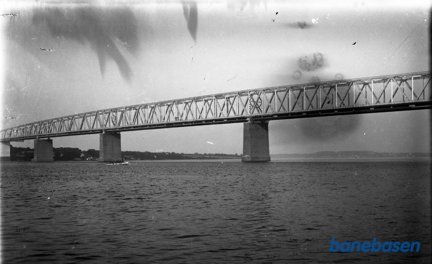 Lillebæltsbroen omkring ibrugttagningstidspunktet