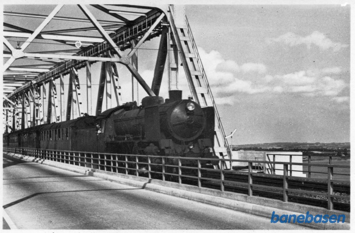 Tog mod Odense på Lillebæltsbroen