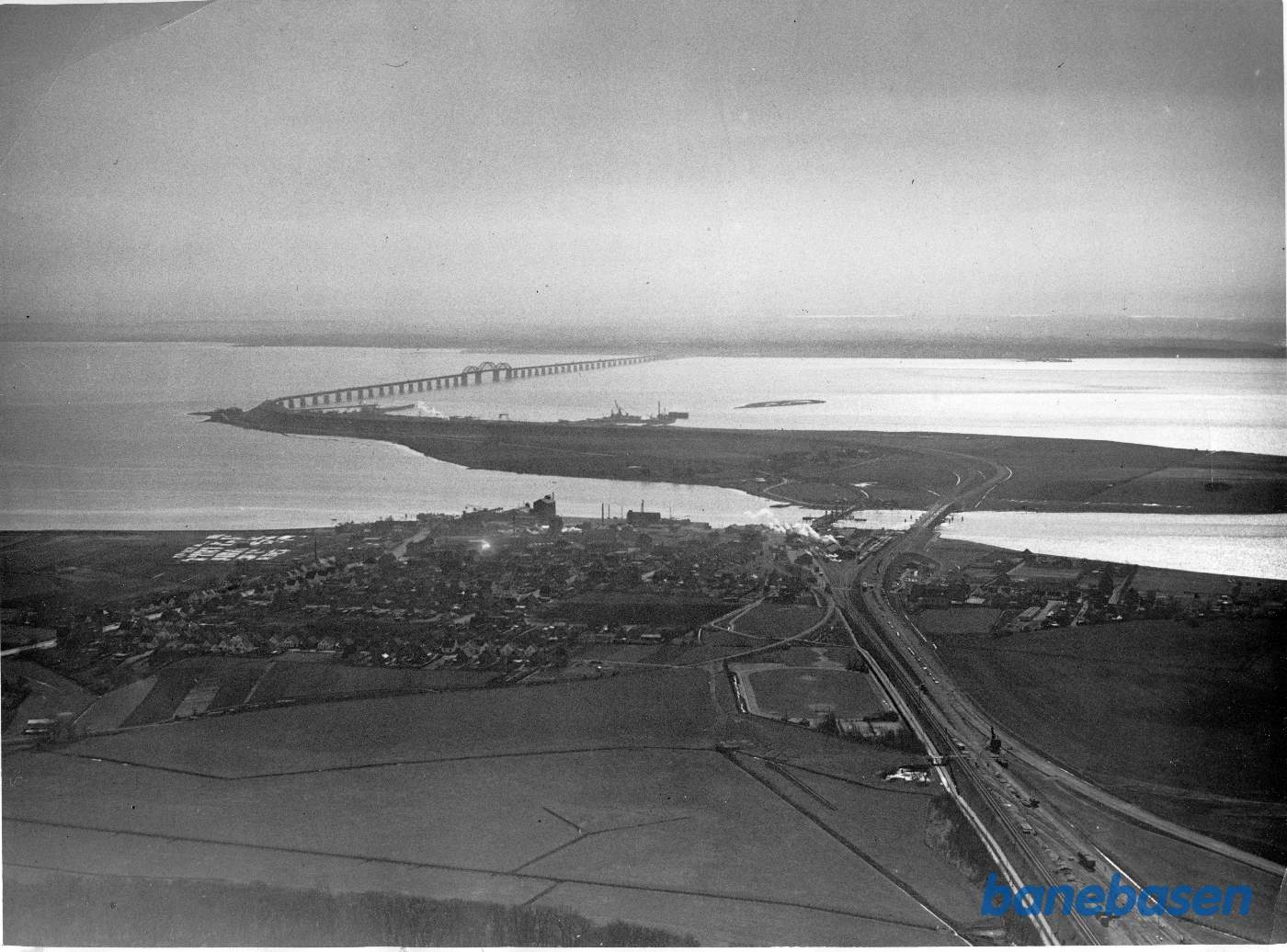 Anlægsarbejder ved Masnedsund. Storstrømsbroen i baggrunden