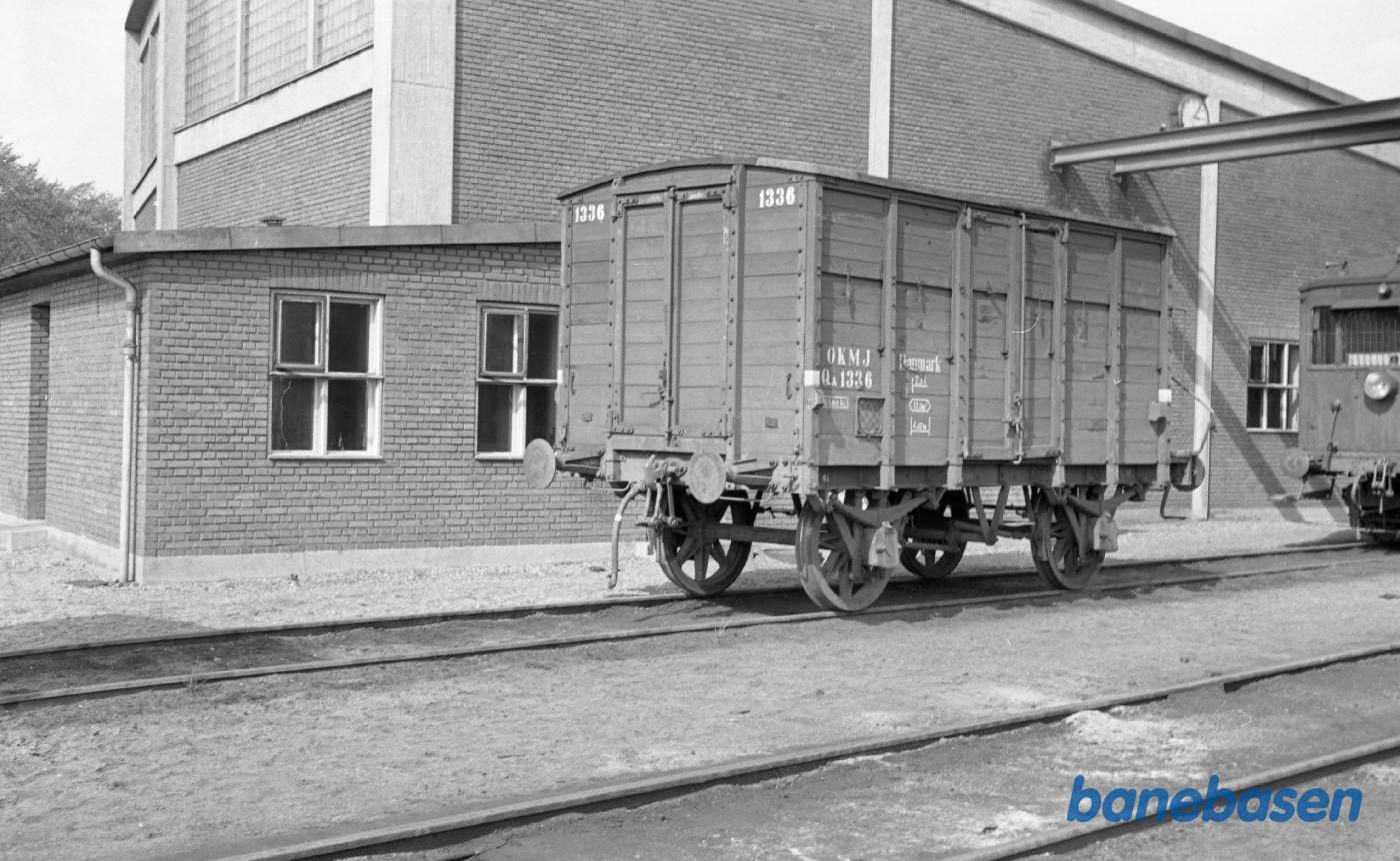 OKMJ QA 1336 udenfor remisen