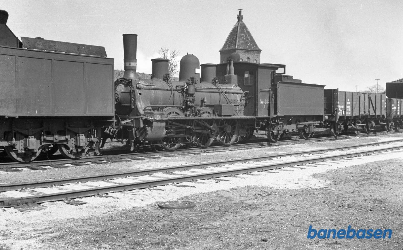 G 608 hensat ved maskindepotet