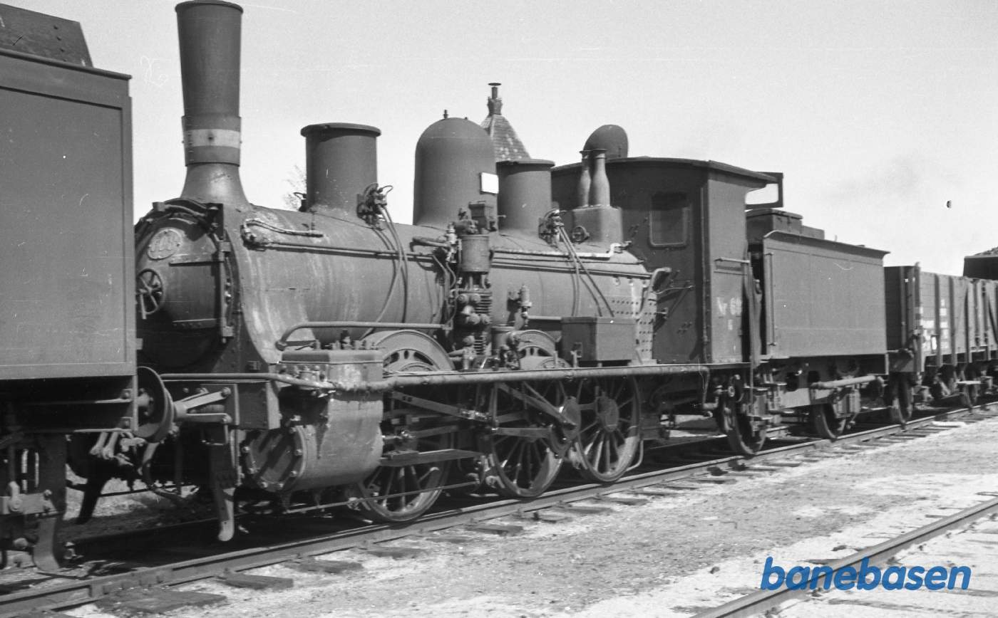 G 608 hensat ved maskindepotet