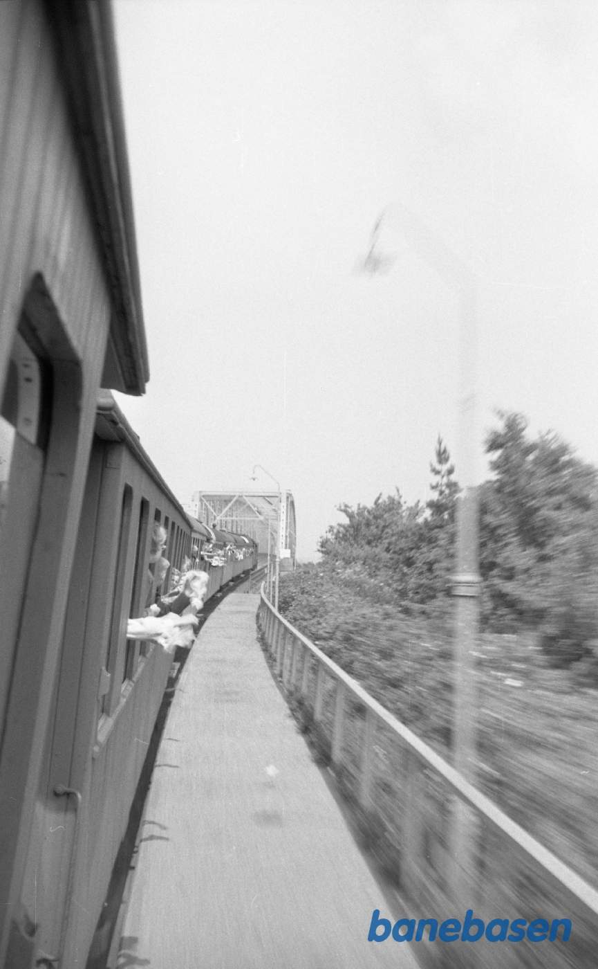 Lillebæltsbroen fra toget