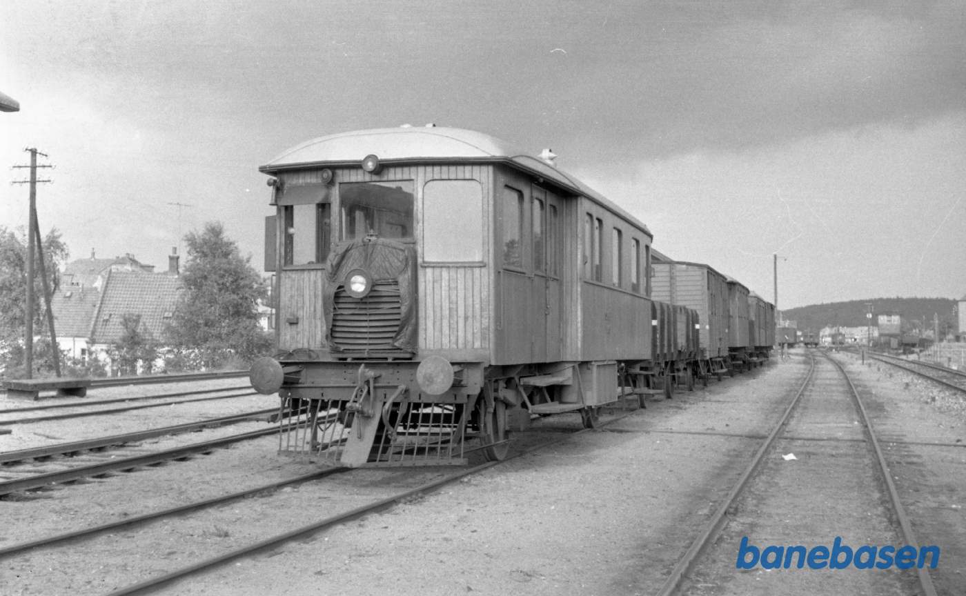 SKRJ M 3 med tog