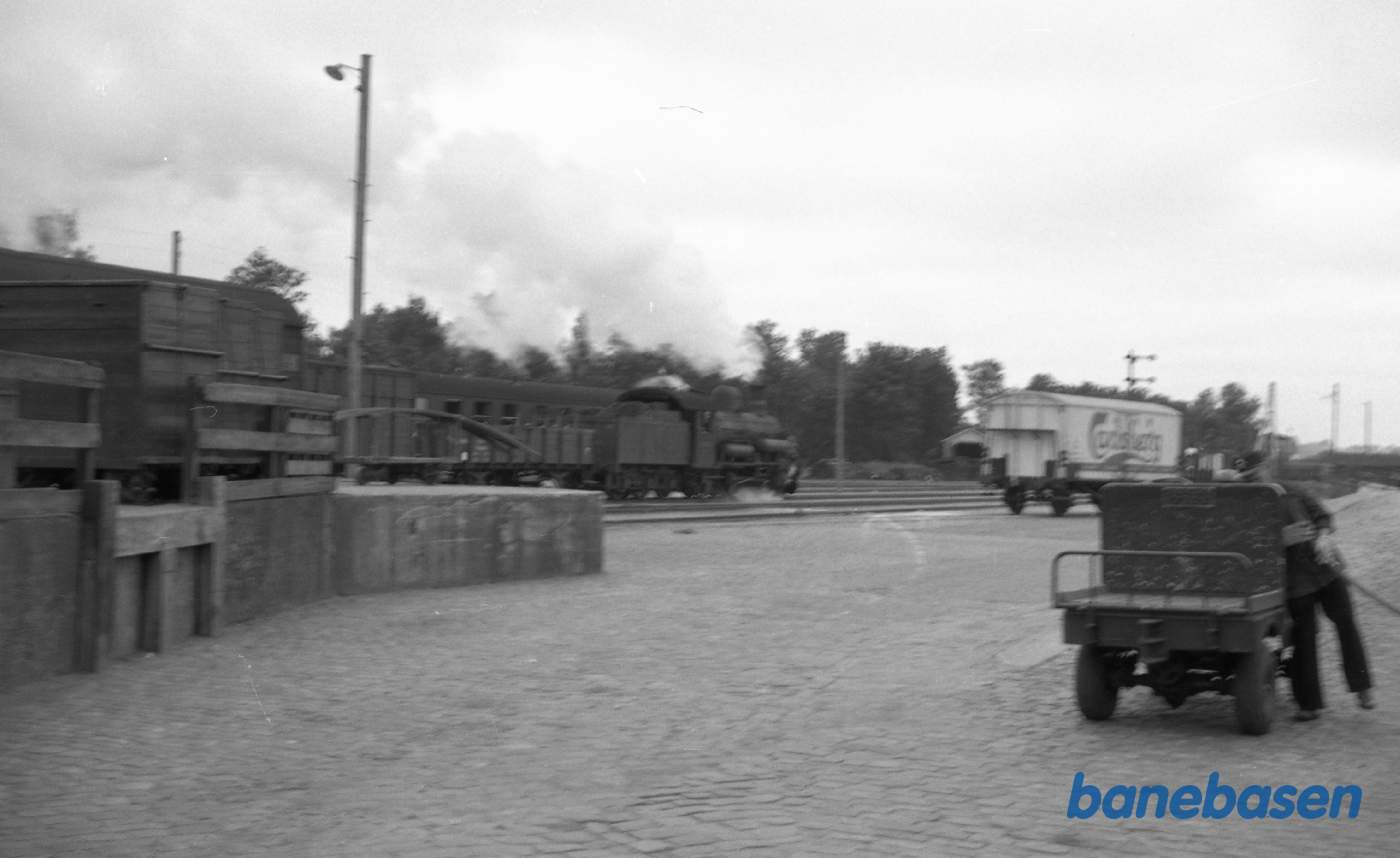 Godspladsen med afgående godstog