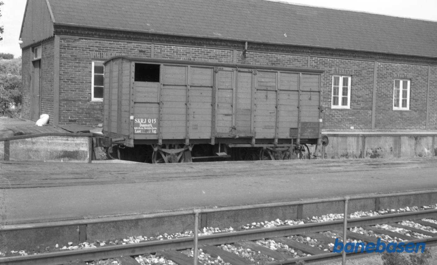 Q 15 ved varehuset på Rødkærsbro st.