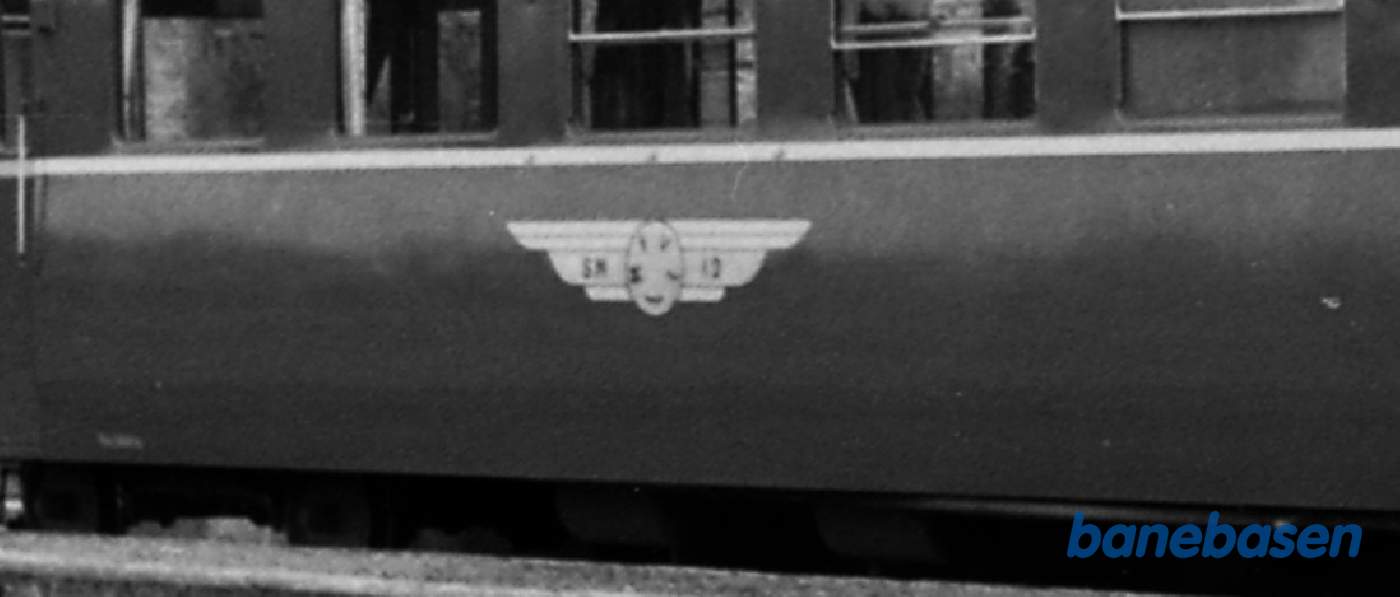 Skinnebus ved stationen