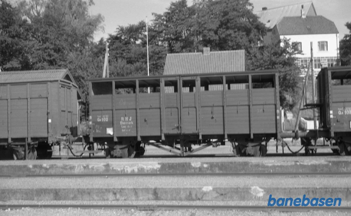 RHJ QA 102 på stationen