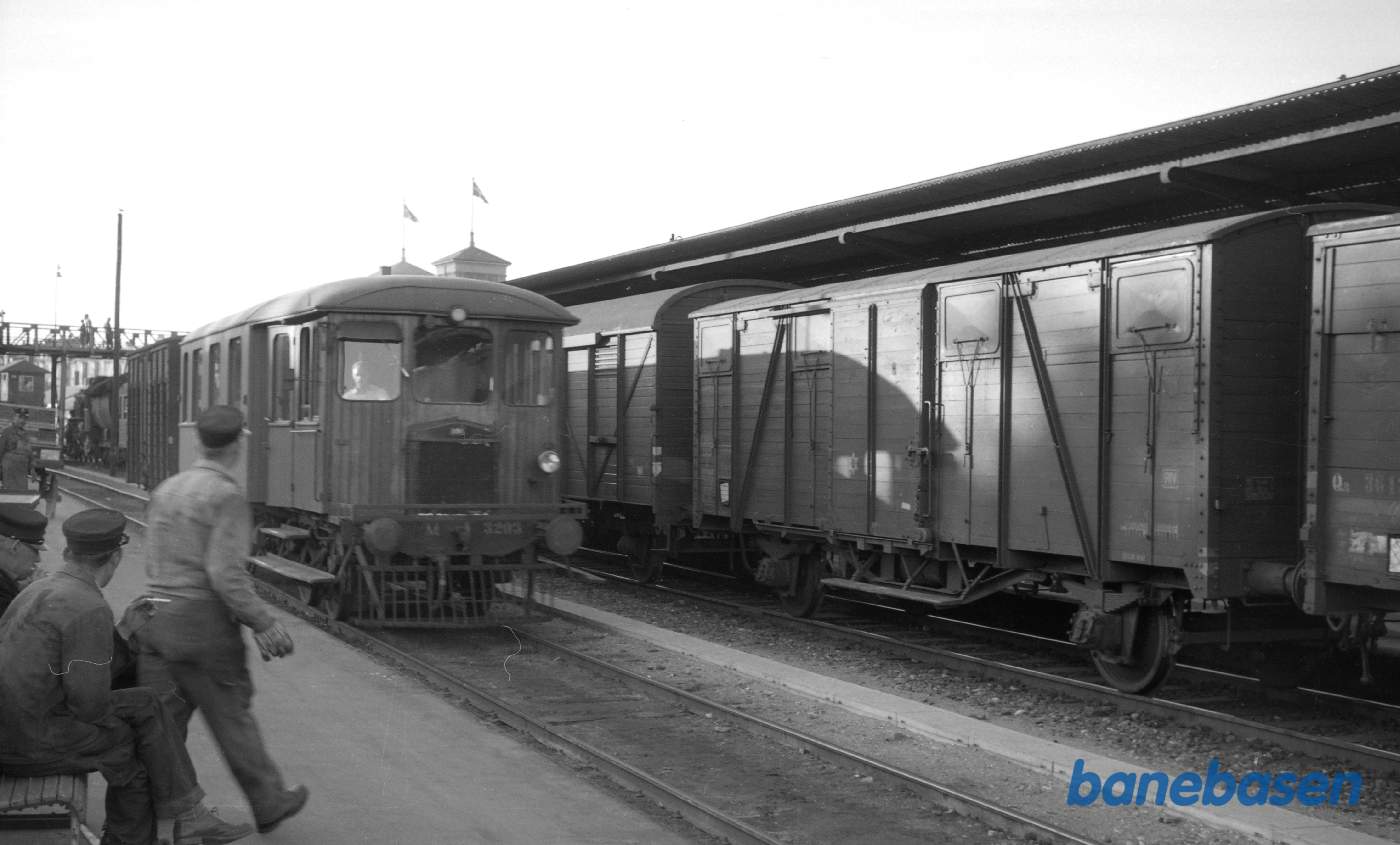 Aalborg station med AHB M 3203