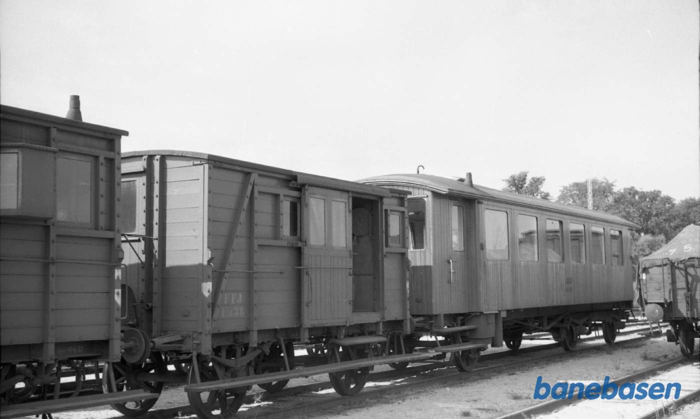 FFJ Em 38 sammen med FFJ Cb 61