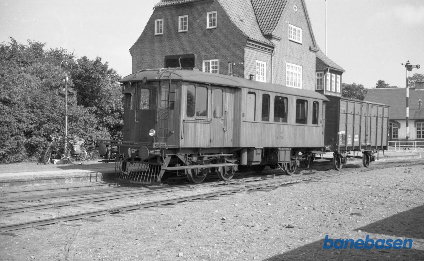 Aså station med FFJ M 1210