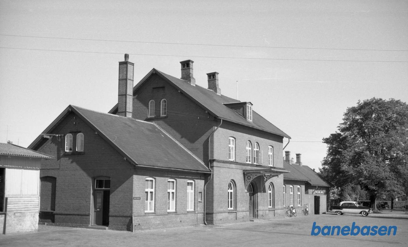 Sæby station. Vejsiden