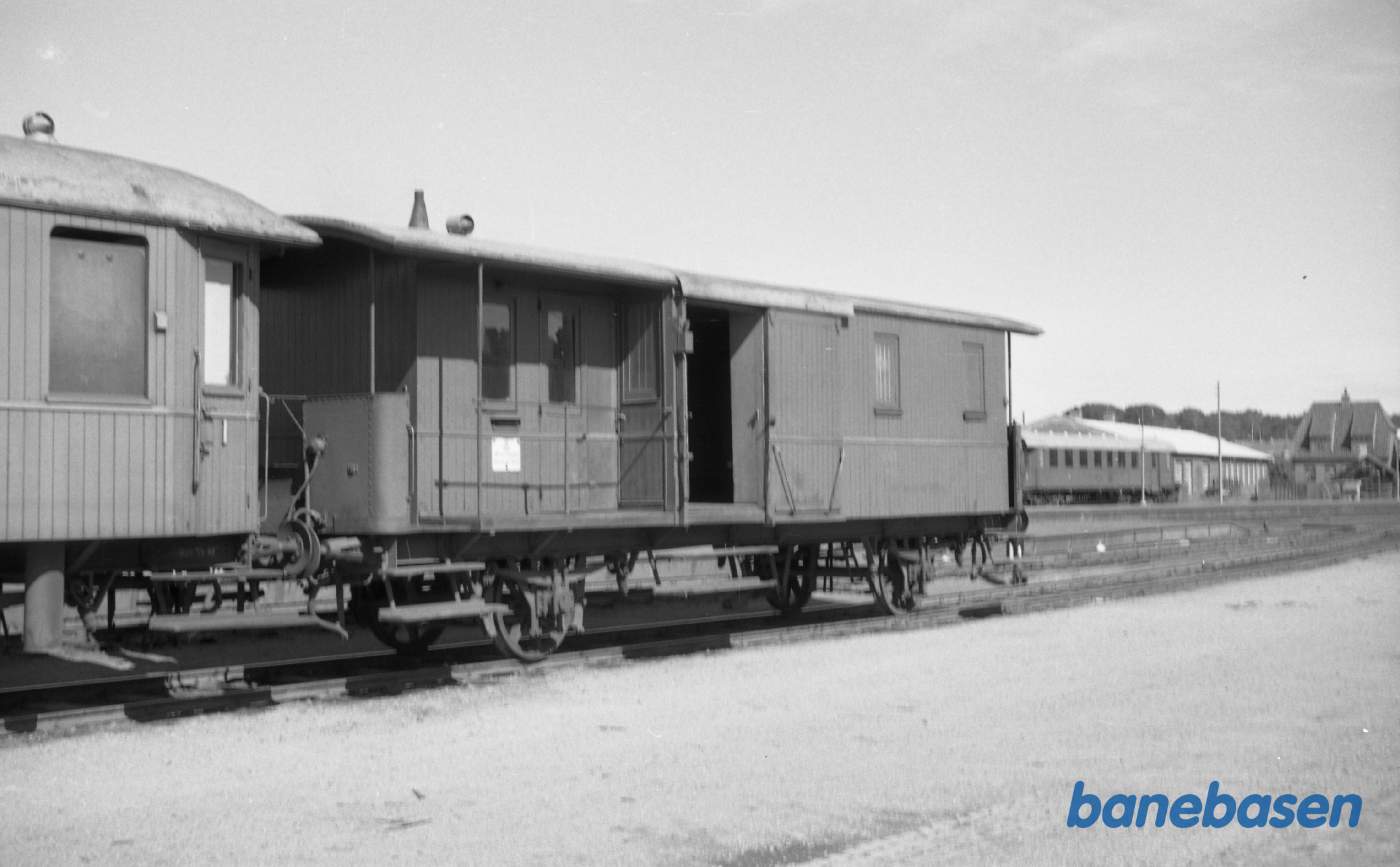 SB E 63 på stationen