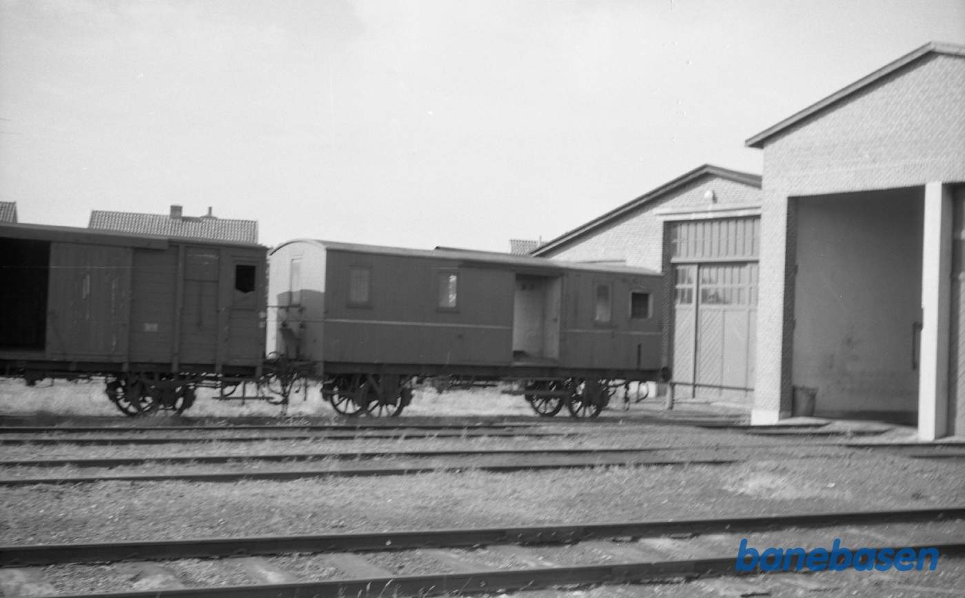 Pakvogn E 61 Ved remisen