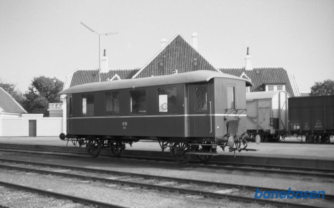 SB F1 på stationen