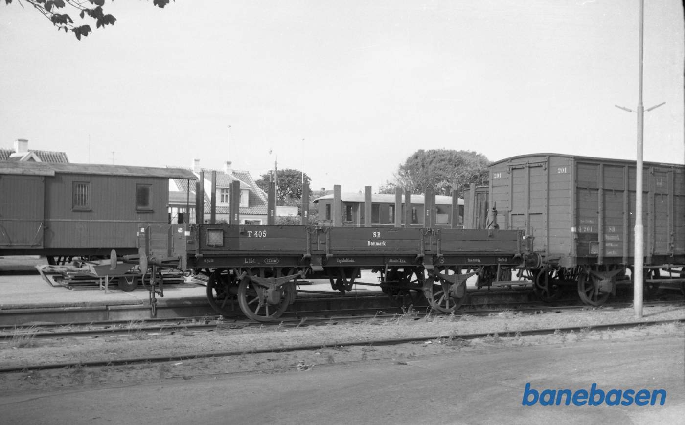 SB T 405 på stationen