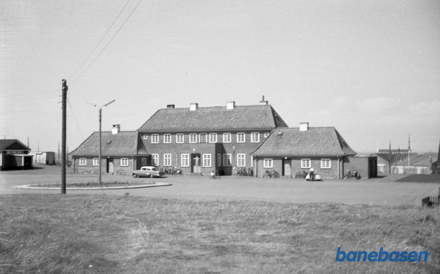 Hirtshals station fra gadesiden Hirtshals station fra gadesiden