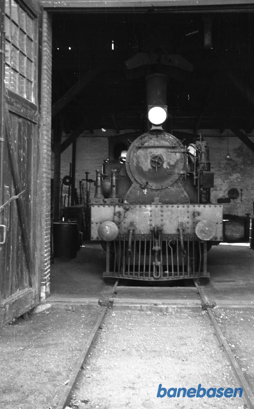 Lokomotiv nr. 6 i remisen
