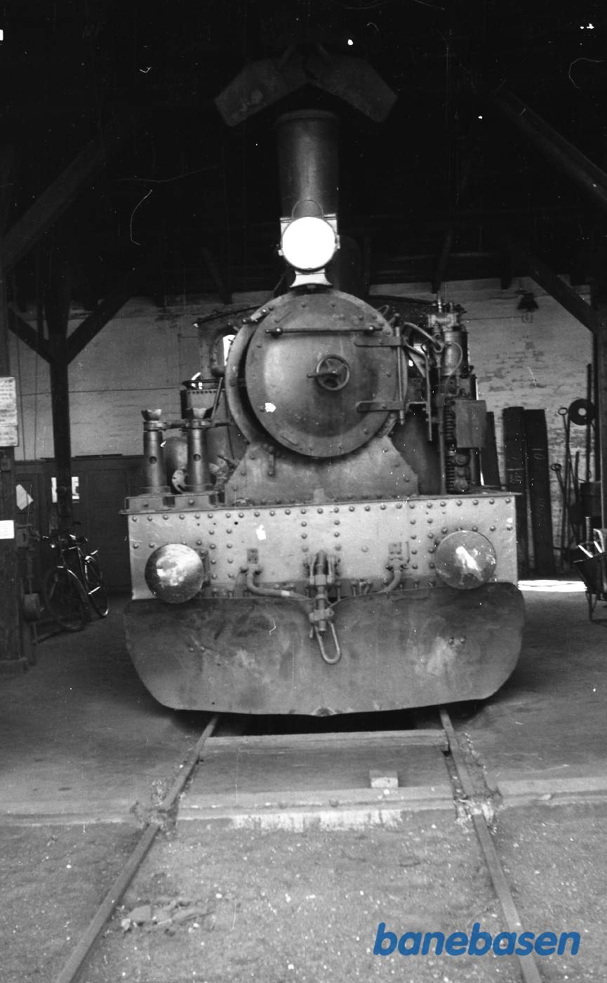 Lokomotiv nr. 4 i remisen Lokomotiv nr. 4 i remisen