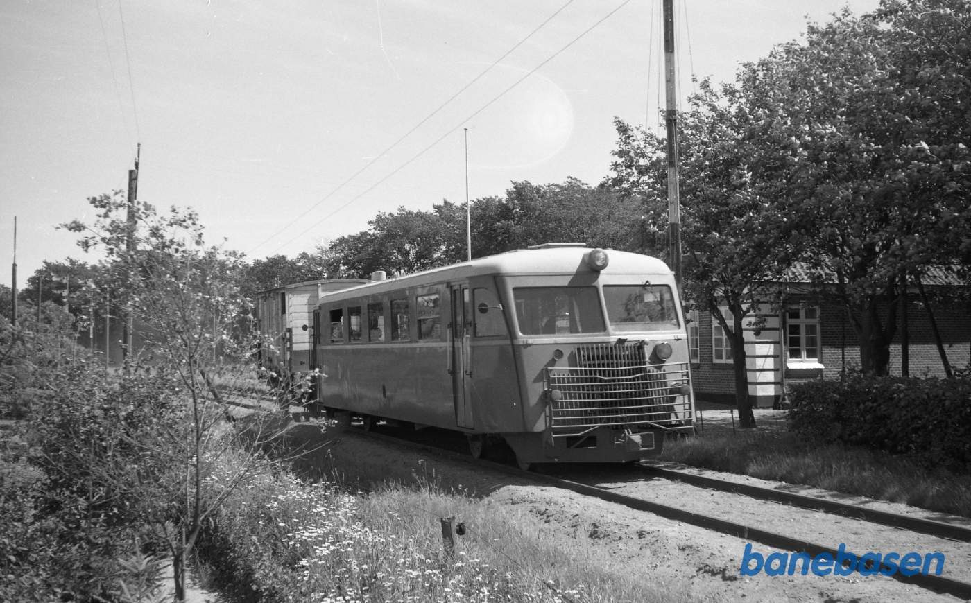 Ryå station med HP skinnebus og I 191
