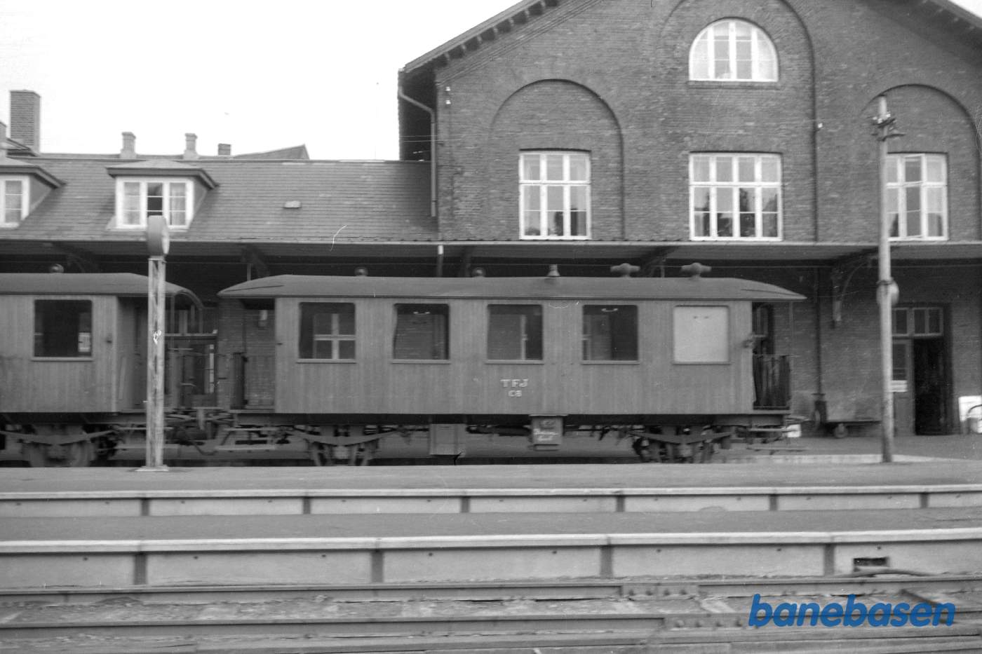 Stationen med TFJ C 8