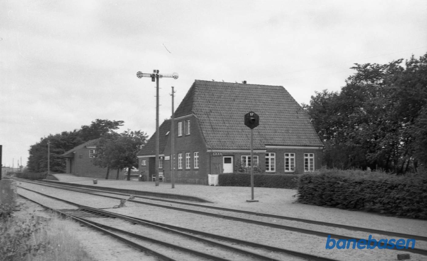 Nr. Felding station